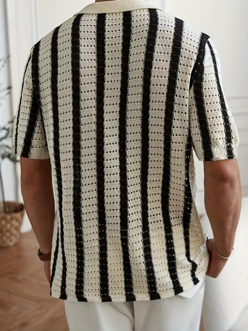 Men’s Short Sleeve Button Shirt with Vertical Pattern