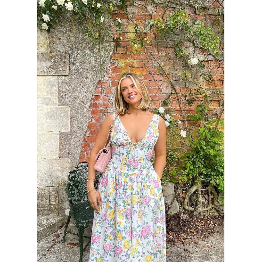 Amara | Sleeveless Floral Print Midi Dress with V-Neckline